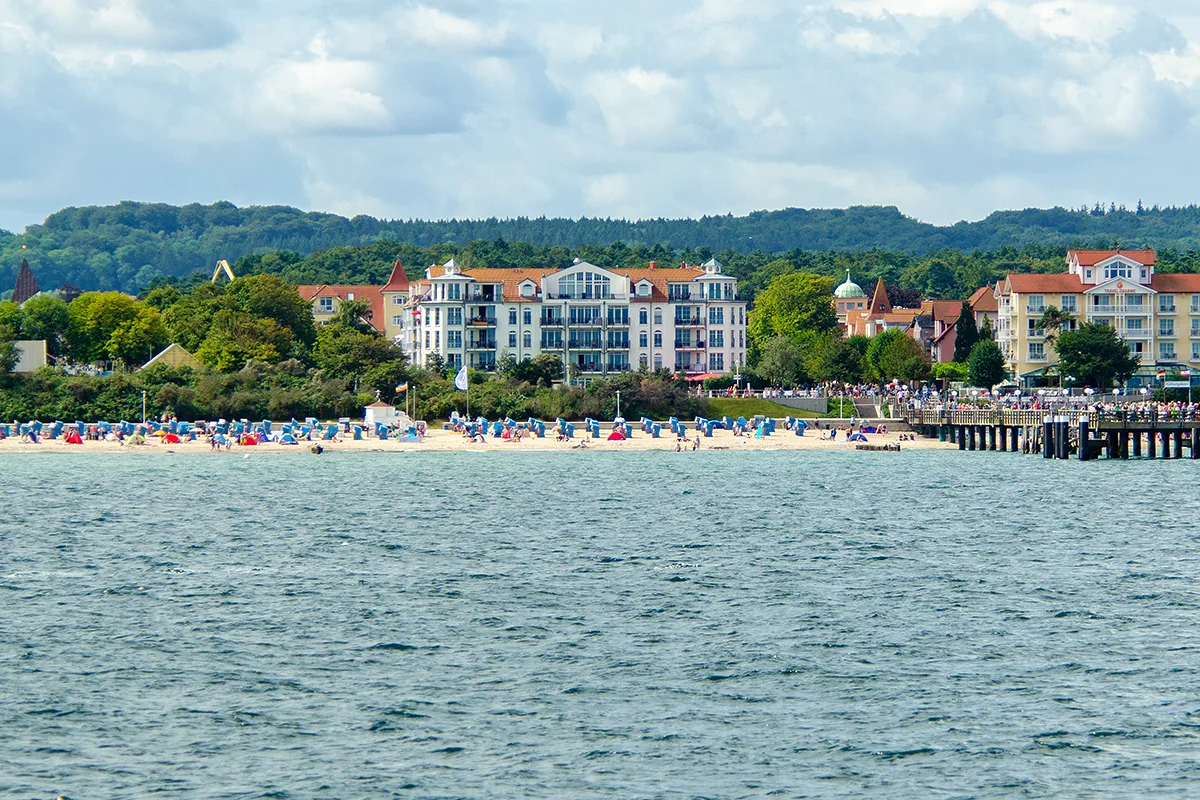 Strand und Seebrücke von der Seeseite