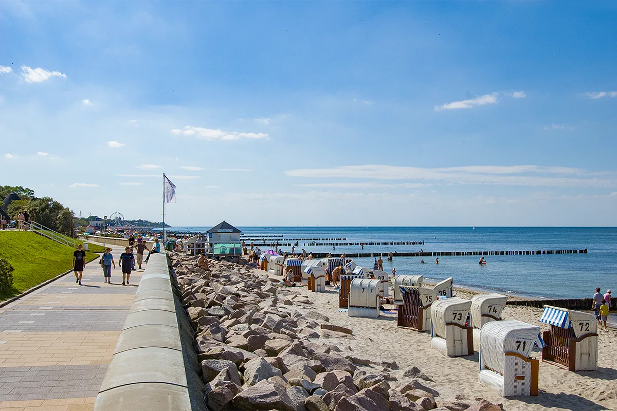 Promenade mit Meerblick