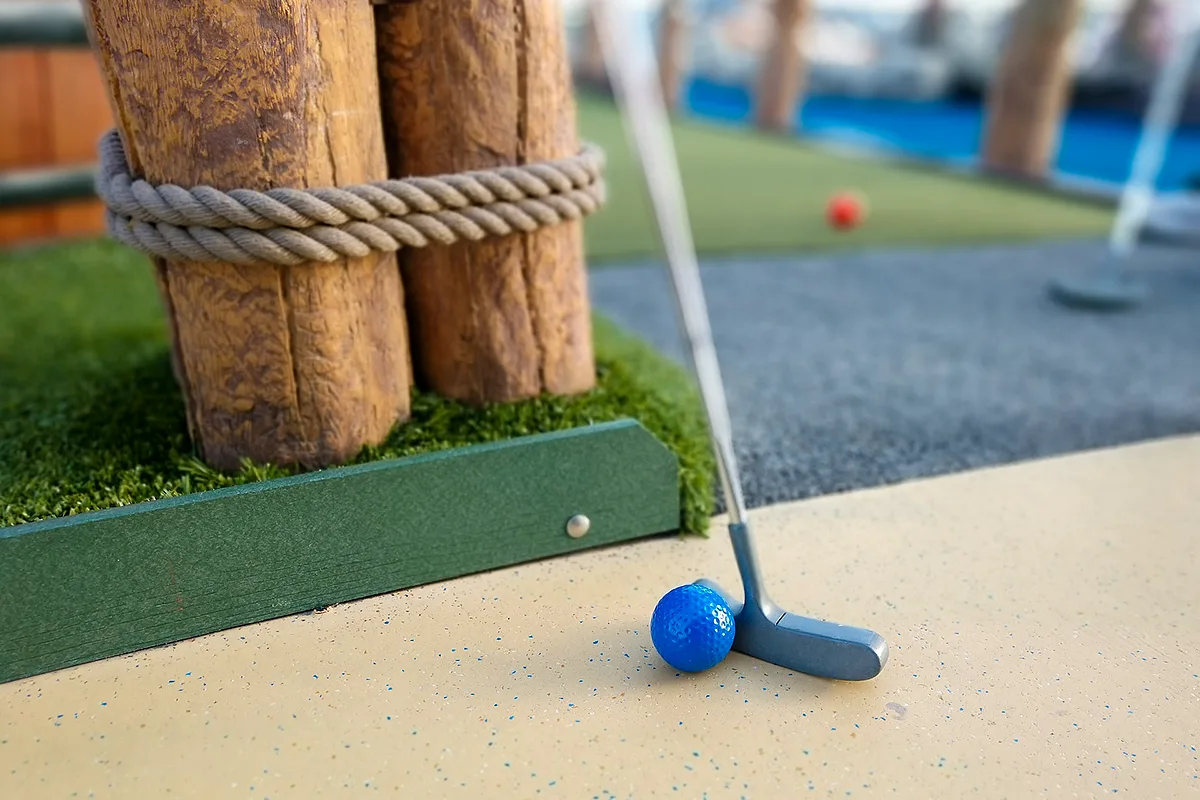 Minigolf spielen